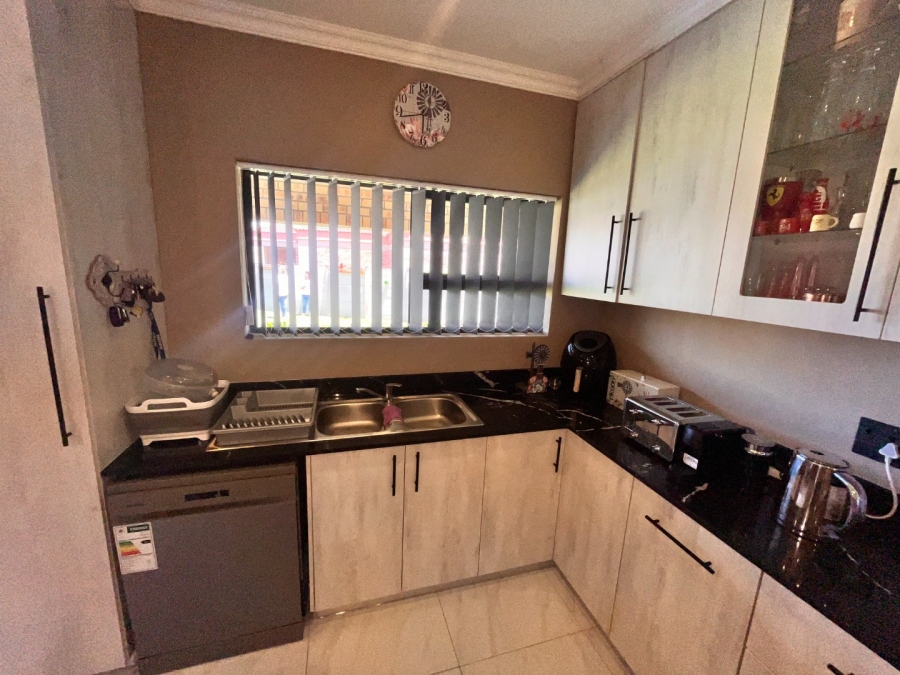 3 Bedroom Property for Sale in Wavecrest Eastern Cape